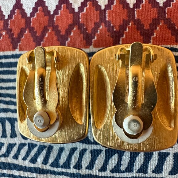 Givenchy Amber Resin and Matte Gold Vintage Clip on Earrings - Picture 3 of 6
